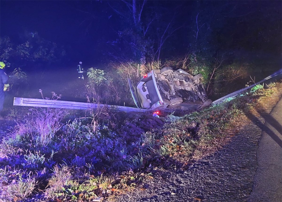 Kod Ivanić-Grada sletio kombi. U njemu nije nađen nitko. Putnici pobjegli?