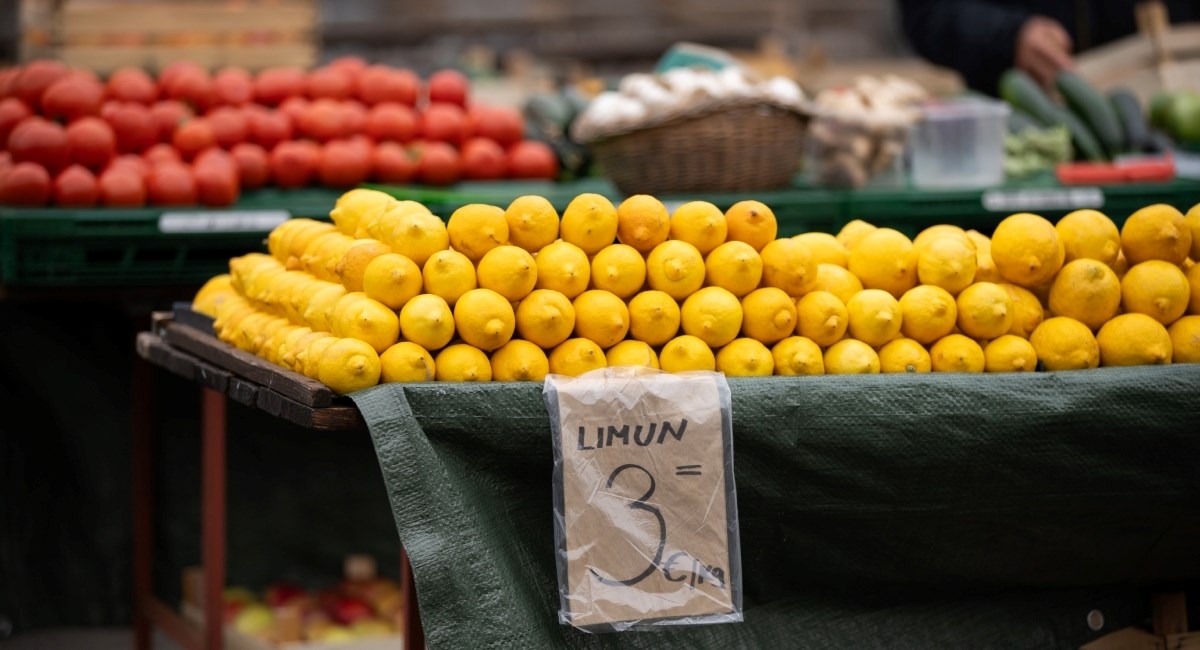 Obišli smo tržnice, evo kako se kreću cijene prvih ovogodišnjih limuna i mandarina