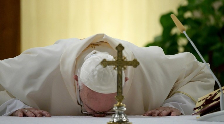 Katolici diljem svijeta molili s Papom za kraj pandemije koronavirusa