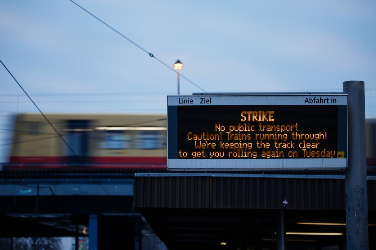 U Njemačkoj štrajkaju deseci tisuća radnika u javnom prijevozu
