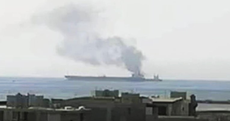 Požar na iranskom tankeru, navodno ga izazvao dron. Poginulo troje ljudi?