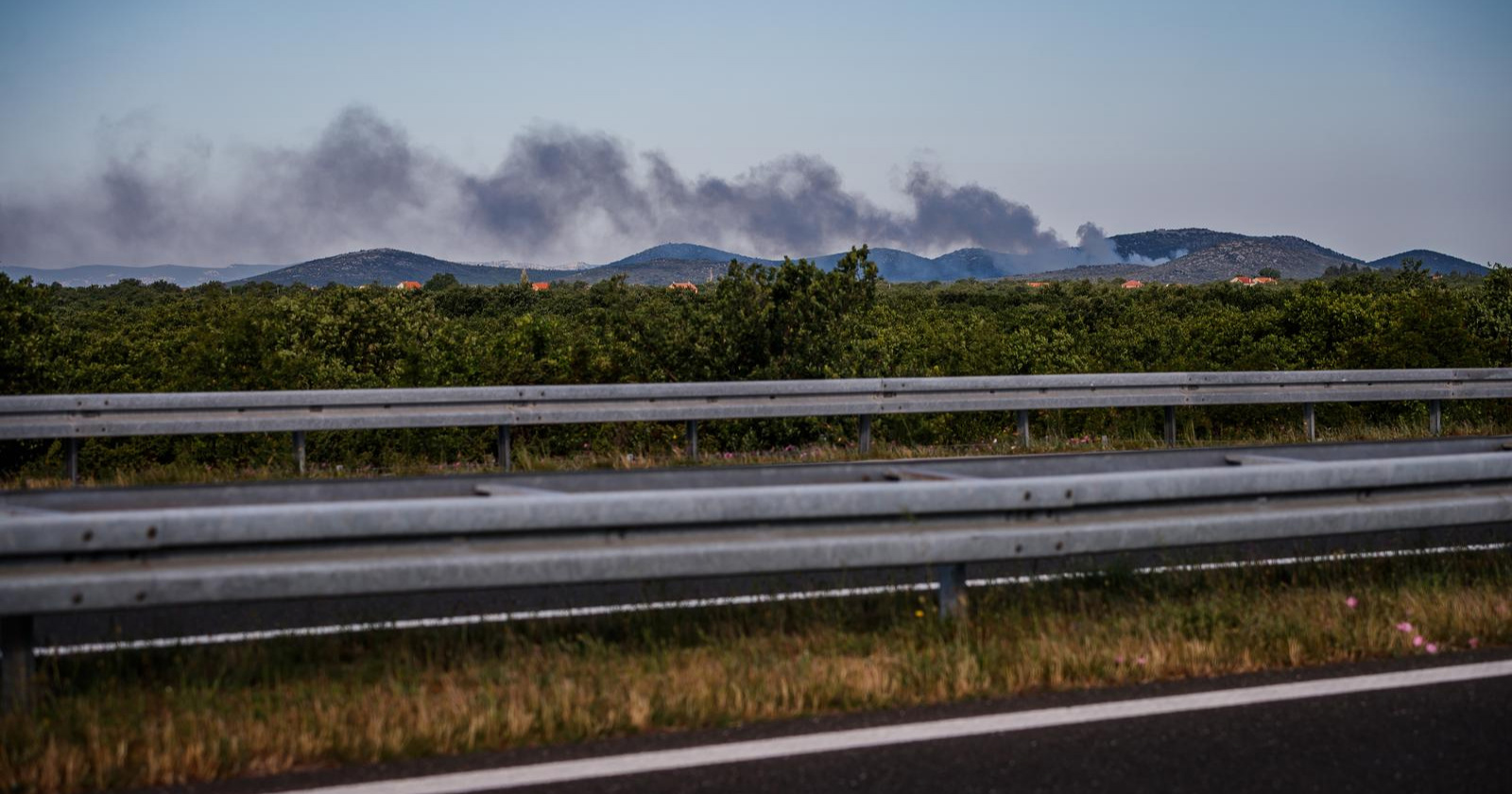 Policija uhitila četiri osobe. Sumnja se da su izazivale požare kod Zadra