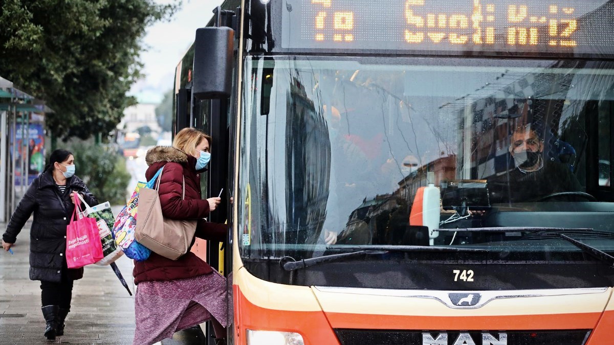 Autotrolej dao otkaz vozaču koji je objavljivao na Fejsu, pobunila se Akcija mladih