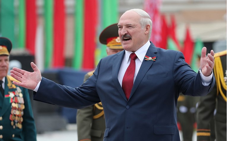 Bjeloruski predsjednik prijeti stranim novinarima, poručio im da prate žetvu
