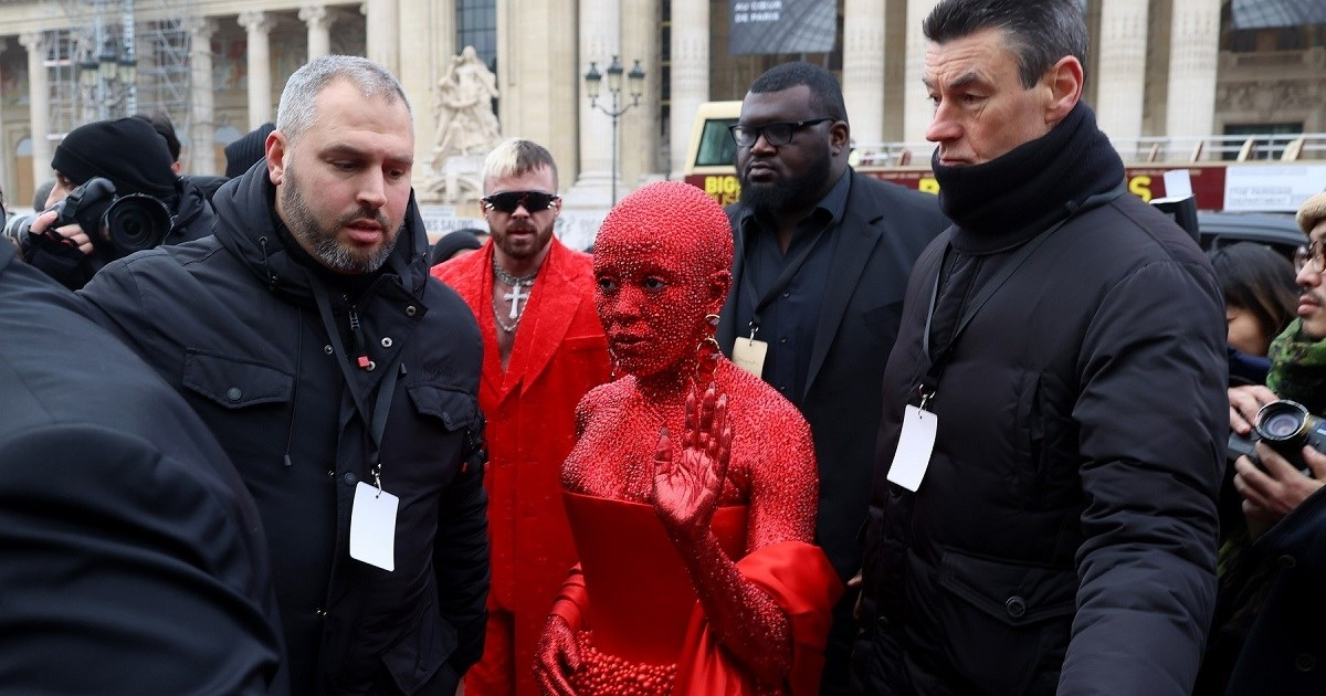 Reperica na Fashion Week stigla u neobičnom kostimu, ljudi pišu da im izaziva fobiju