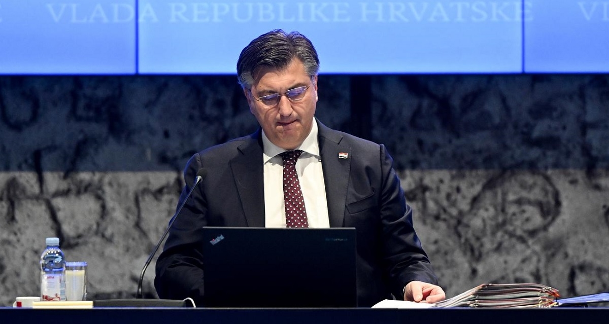 Vlada traži izvanrednu sjednicu sabora