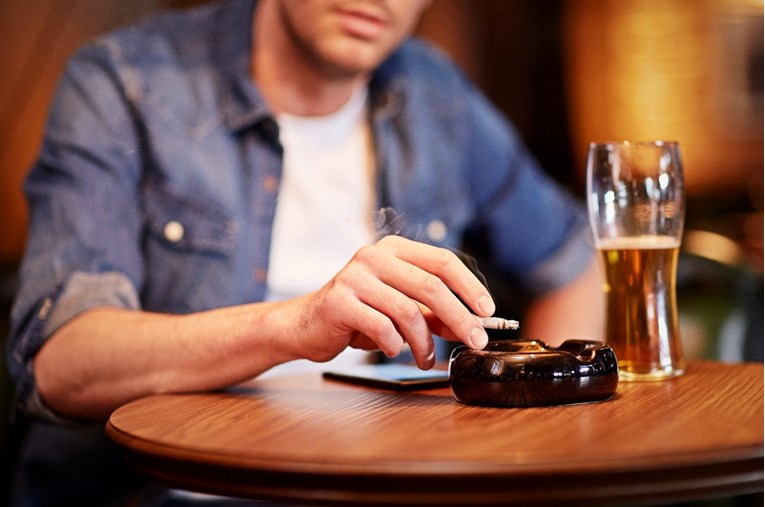 Pušite, pijete i ne vježbate? Znanstvenici: Posljedice ćete osjetiti od 36. godine