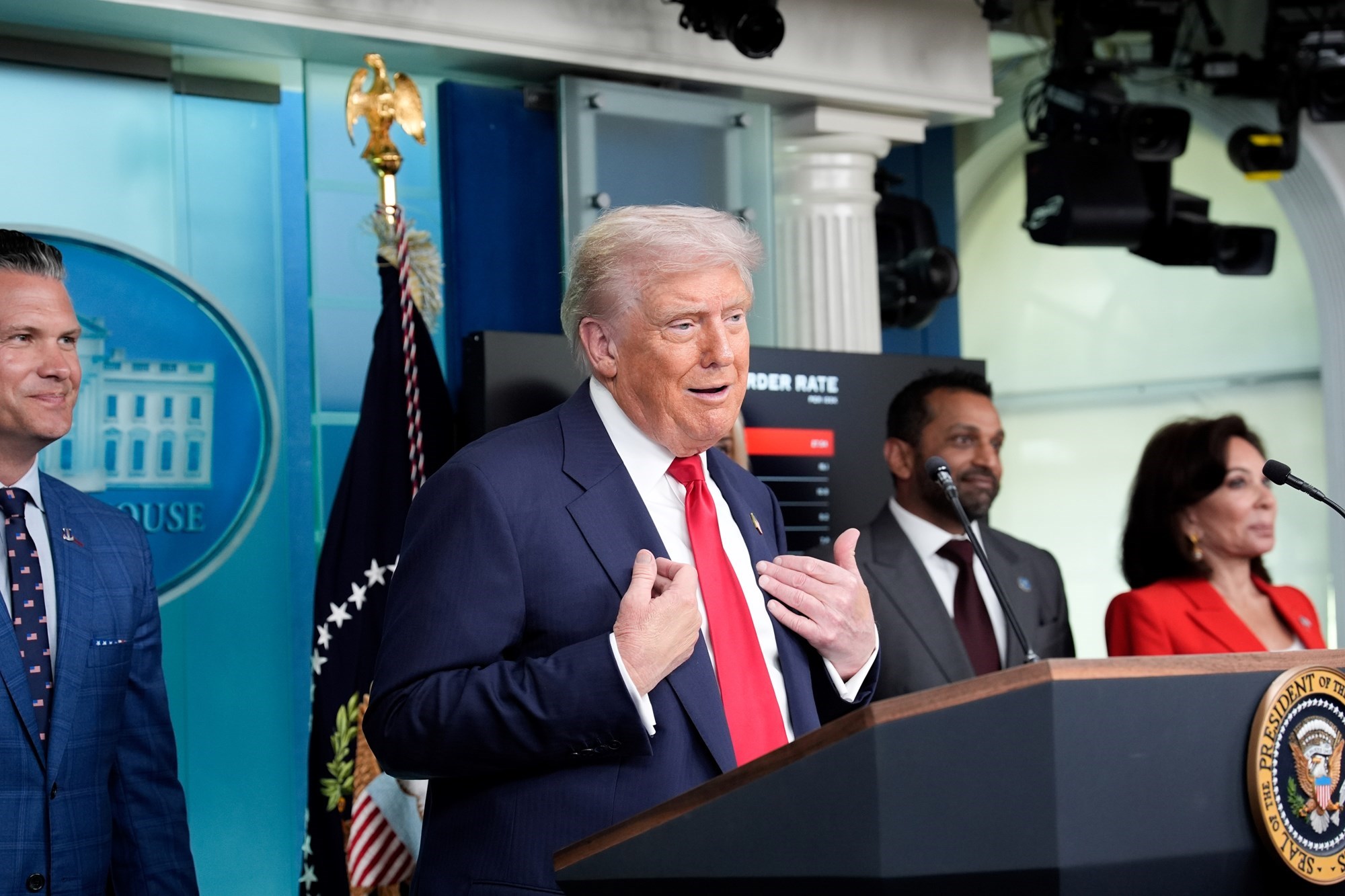 Američki ministar: Novcem naših saveznika će raspolagati Trump