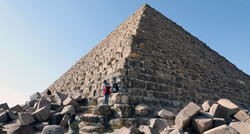 Obnova Mikerinove piramide razbjesnila mnoge: "Hoće li ispravljati i toranj u Pisi?"