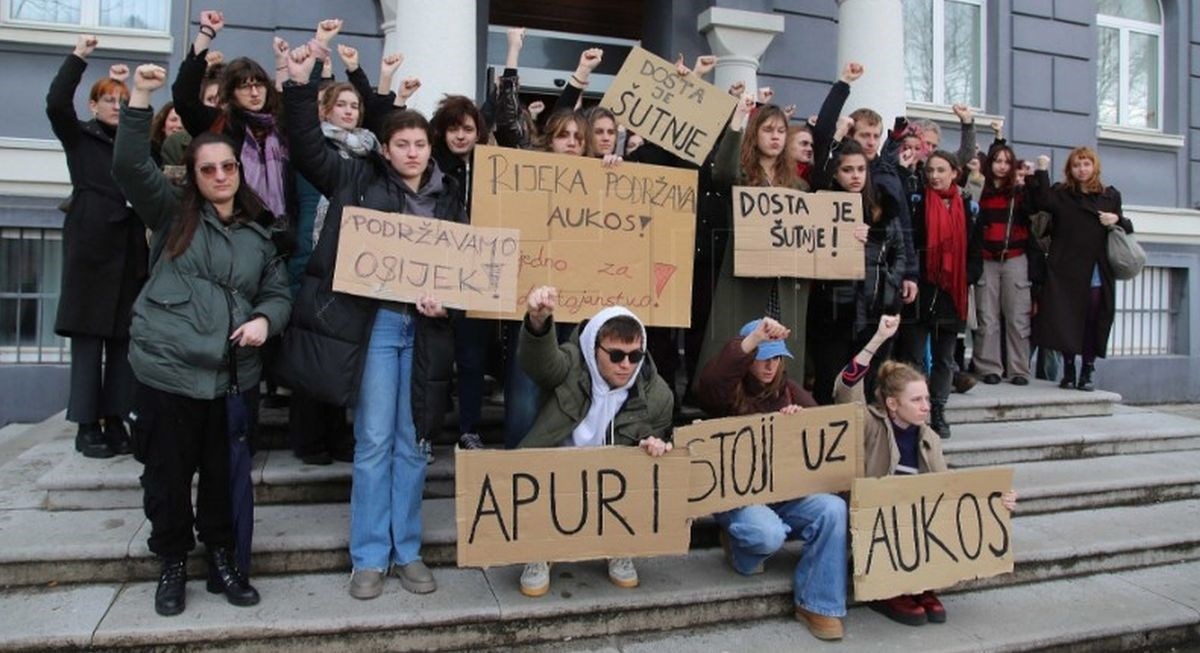 FOTO Studenti prosvjeduju zbog nasilnog osječkog profesora. "Sustav ne štiti žrtve"