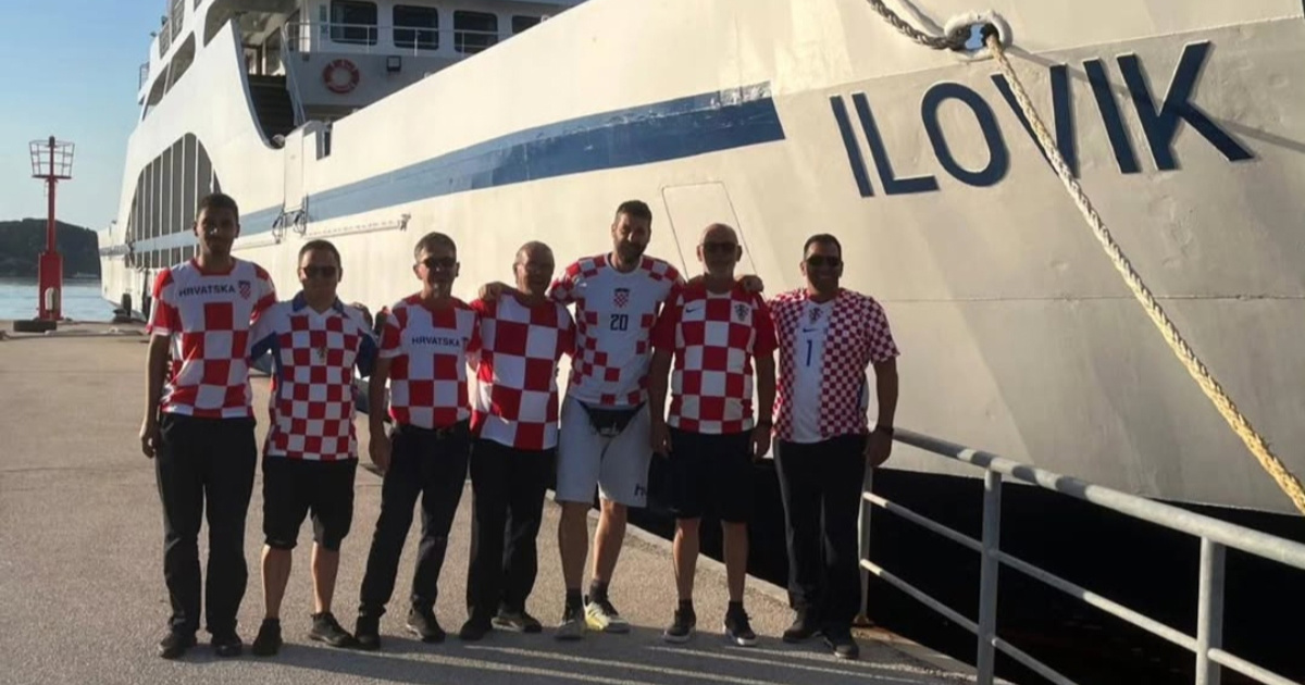 Djelatnici Jadrolinije na posao stigli u dresovima Hrvatske: "Uvijek uz naše Vatrene"