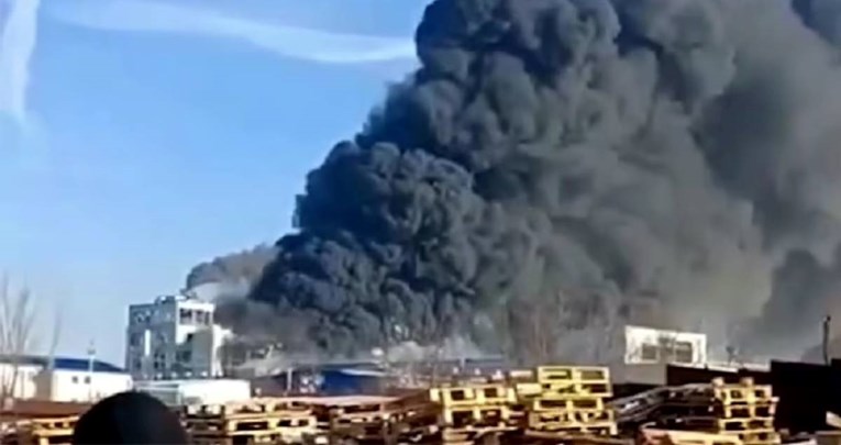 Golema eksplozija i požar u ruskoj tvornici, pogledajte snimku