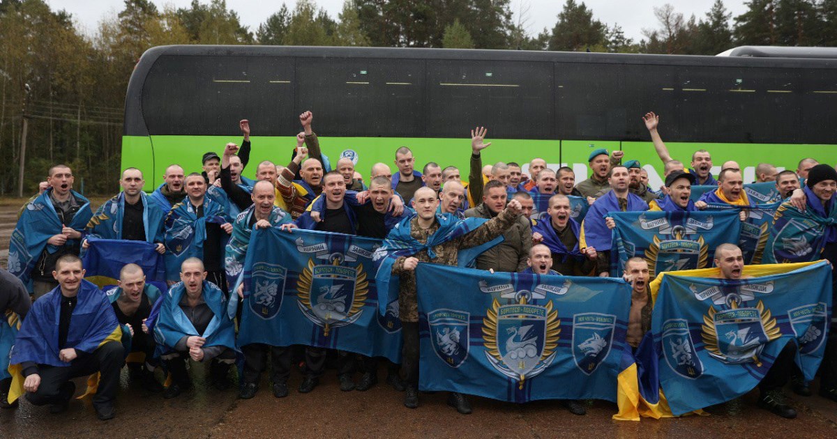 FOTO I VIDEO Ukrajinci i Rusi razmijenili zarobljenike