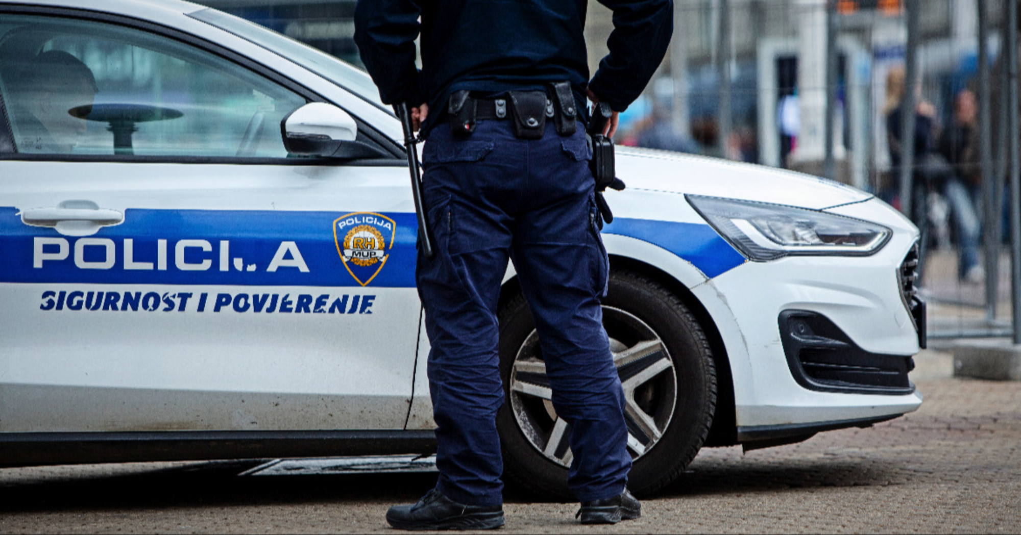 Umirovljeni časnik HV-a prijetio supruzi da će je baciti u Savu. Optužen je