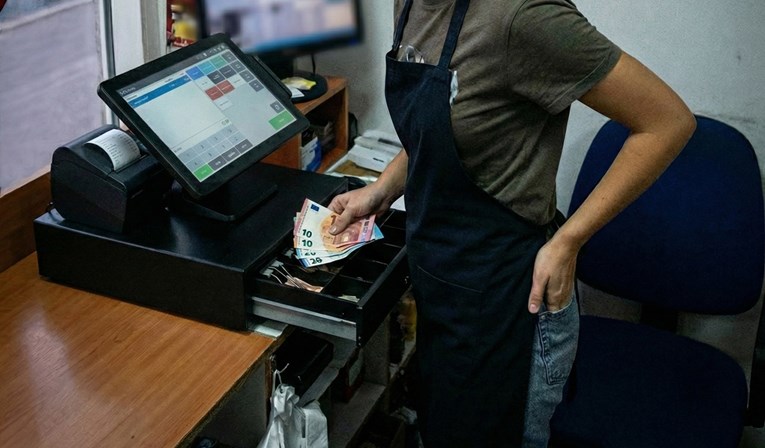 Zaposlenica iz trgovine kod Obrovca mjesecima krala. Napravila štetu od 30.000 eura