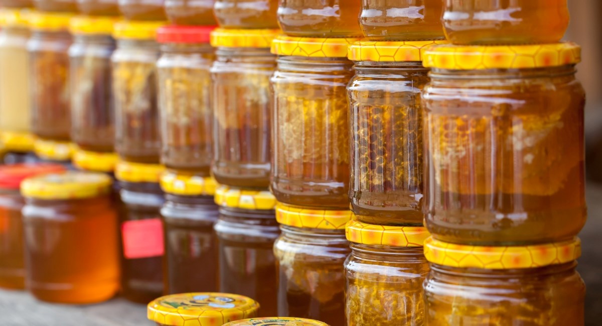 Na policama je sve više staklenki lažnog meda - evo kako ga prepoznati