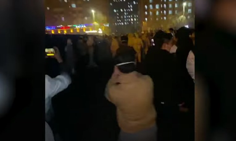 VIDEO Izbili žestoki prosvjedi u najvećoj tvornici iPhonea na svijetu