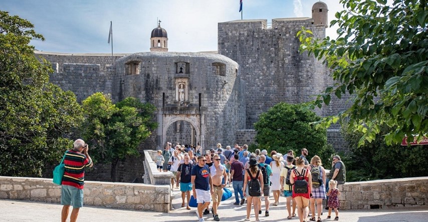 22-godišnjak gurnuo mladića sa zida u Dubrovniku, optužen je za pokušaj ubojstva