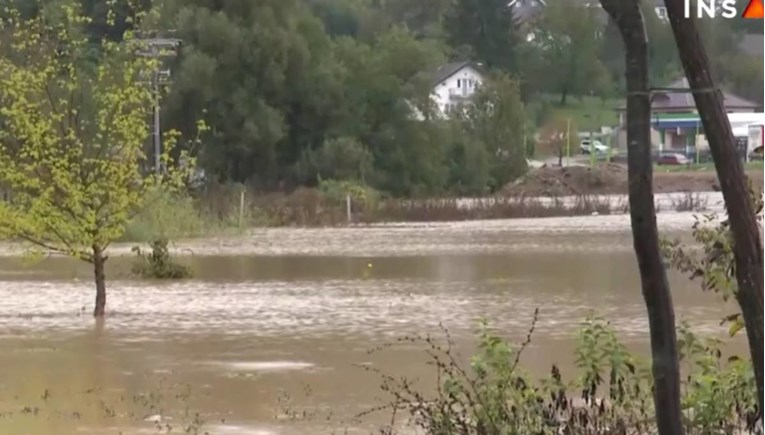 VIDEO Poplave u Hercegovini: Kuće pod vodom, rijeke nastavljaju rasti 
