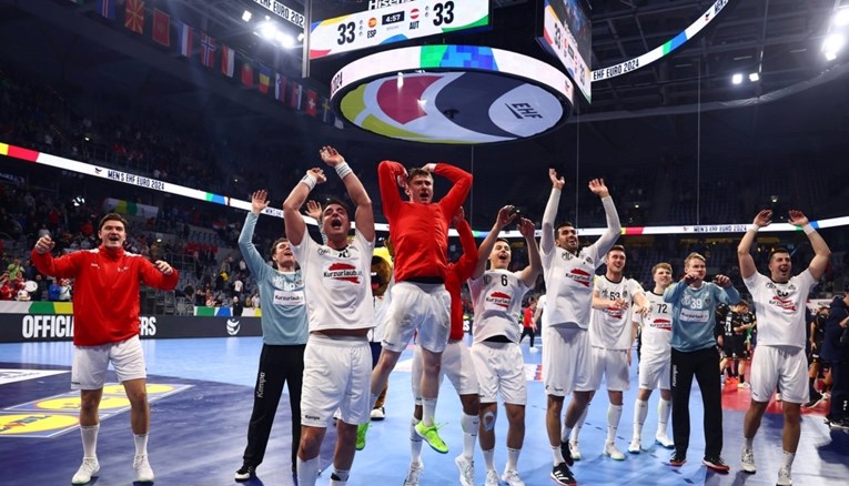 Pogledajte zadnje sekunde drame između Španjolske i Austrije i ludnicu na parketu