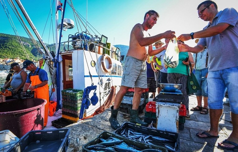 Komiža dobiva ribarsku luku, koštat će 37 milijuna kuna