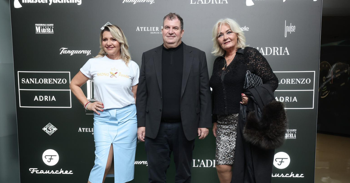 Jakov Kitarović snimljen u izlasku bez Kolinde, a društvo su mu pravile druge dame