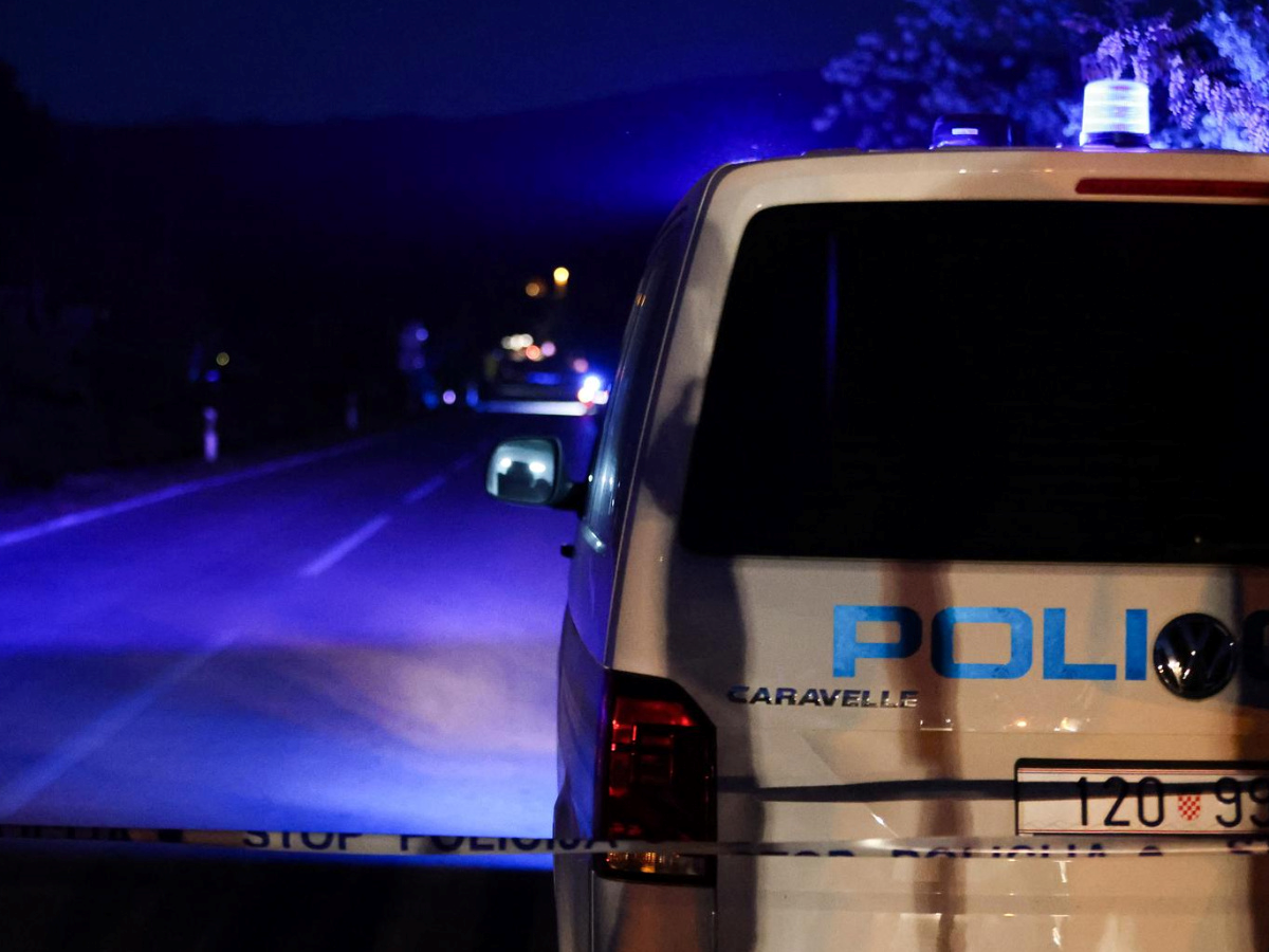 Teška nesreća kod Sinja. Prevrnuo se autom na makadamu i poginuo