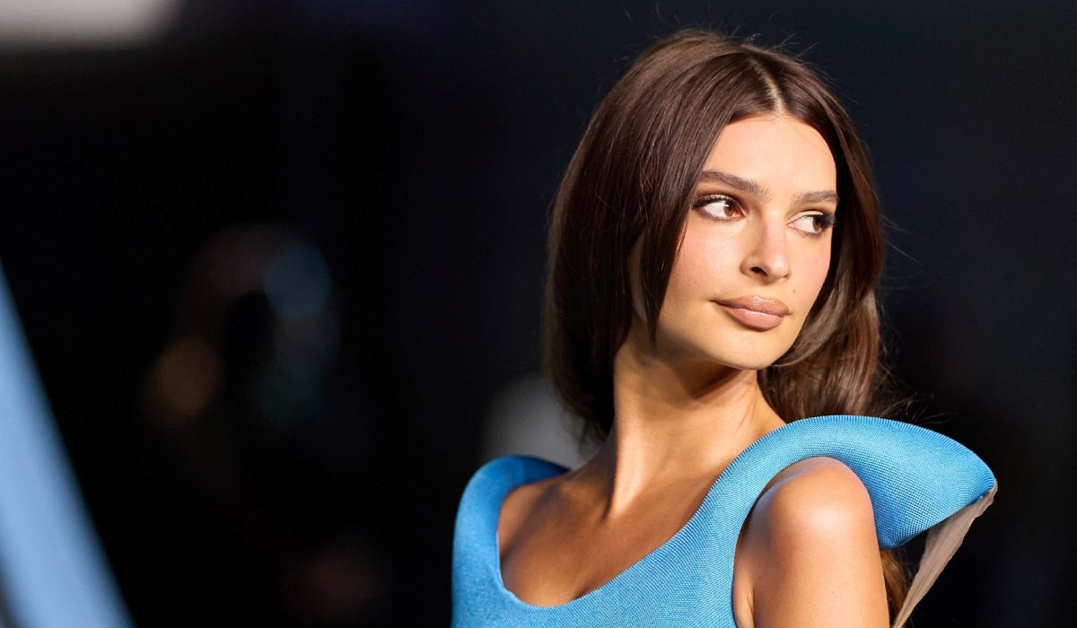 Emily Ratajkowski oborila s nogu u mini haljini