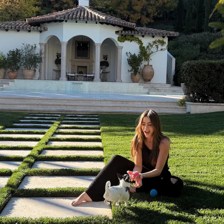 Ovako izgleda vrt Sofije Vergare - mediteranski stil usred Beverly Hillsa