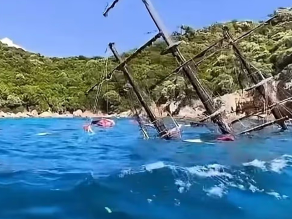 VIDEO Gusarski party brod s Britancima potonuo u Turskoj. Ljudi skakali u more