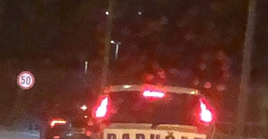 Natpis na automobilu iz Dalmacije nasmijao Fejs: "Možda je prevario ljubavnicu"