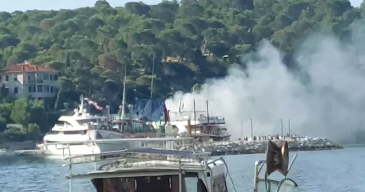 VIDEO Planuo turistički brod u Makarskoj