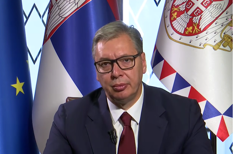 Vučić raspisao izvanredne izbore