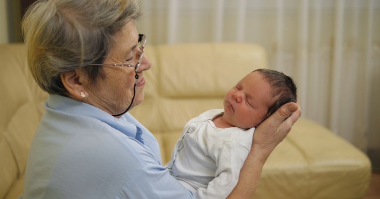 Baka ošišala 6-mjesečnog unuka bez dozvole roditelja, mama se naljutila