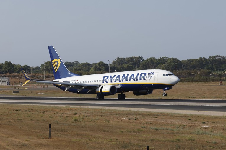 VIDEO Ryanairov avion krilom dotaknuo pistu prilikom grubog slijetanja
