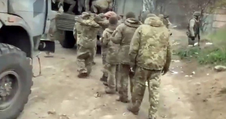 Rusi objavili snimku: "Više od 1000 ukrajinskih marinaca predalo se u Mariupolju"