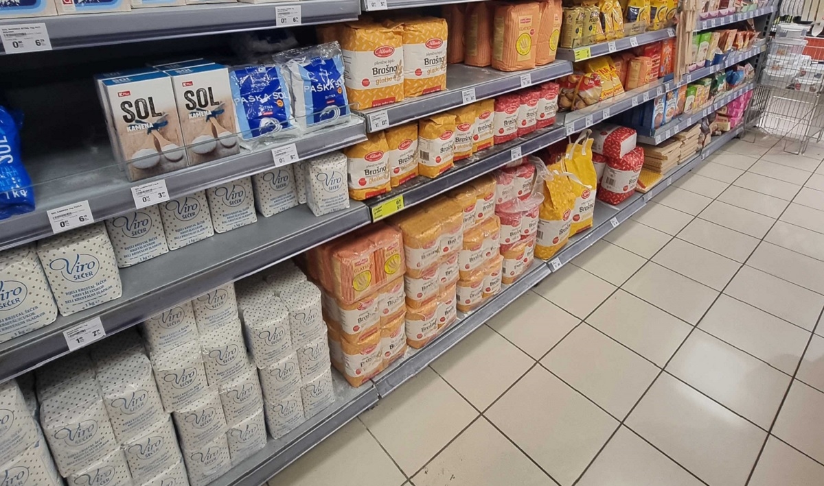 Neki dućani već su ograničili prodaju šećera. "Prodao sam tri puta više nego inače"