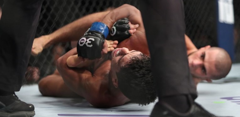 Junak ili luđak? UFC borac odbio tapkati, doživio tešku ozljedu pa pobijedio