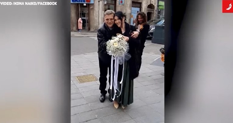 VIDEO Zagrebački mladenci zaplesali prvi ples uz ulične svirače u Preradovićevoj