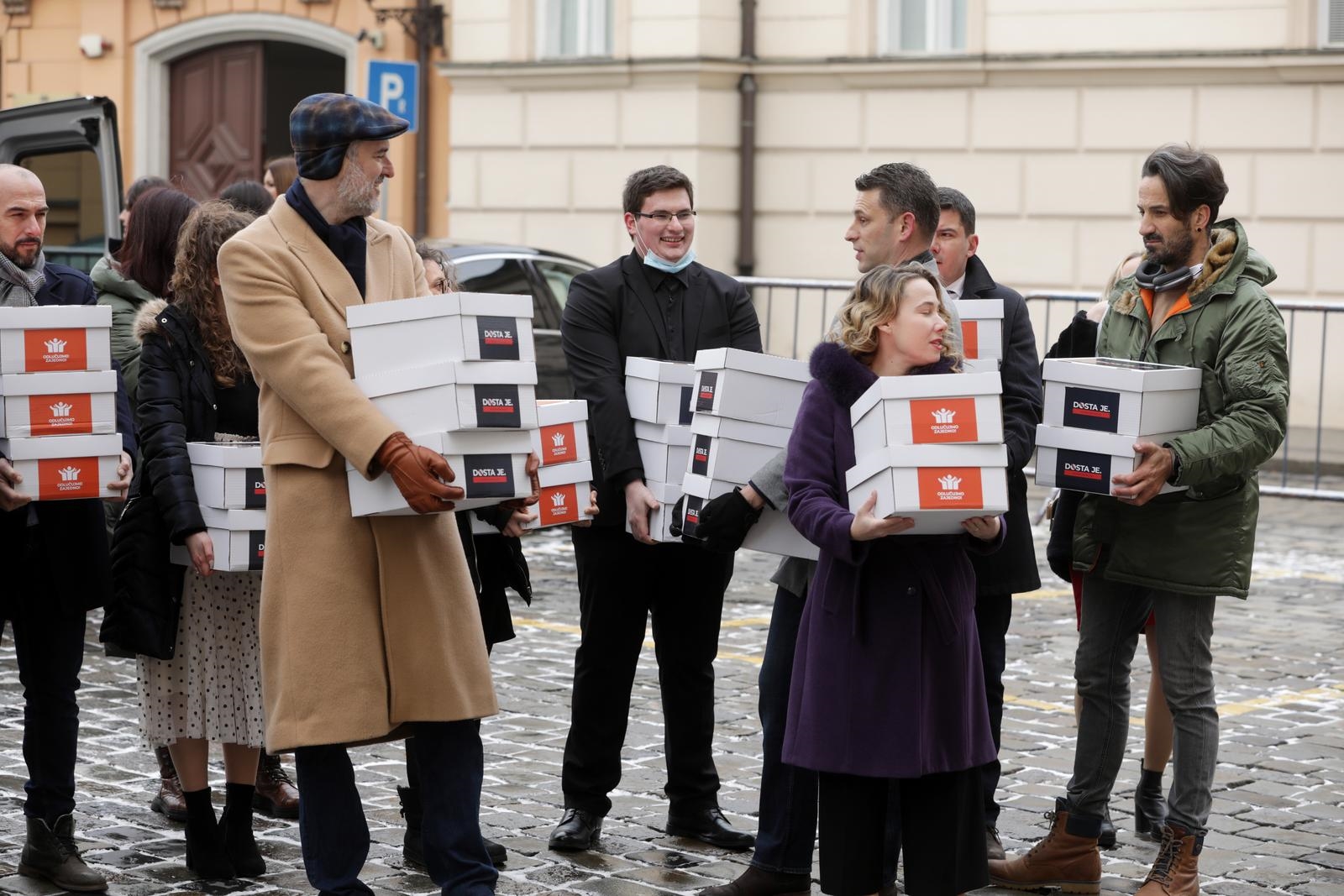 Bauk: HDZ želi kontrolirati provjeru potpisa za referendum