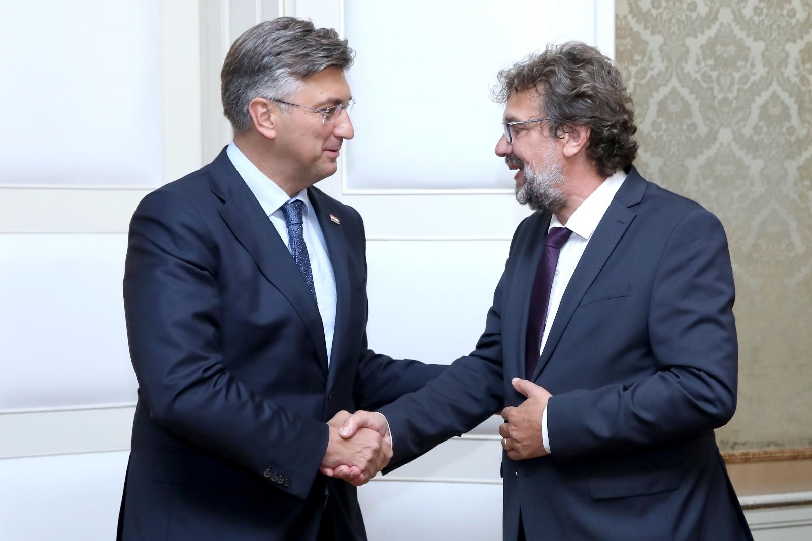 Plenković čestitao Žigmanovu na izboru za predsjednika saveza Hrvata u Vojvodini