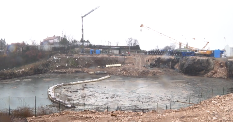 Zaustavljena sanacija jame kod Rijeke u koju se odlagao opasni otpad. Raskinut ugovor