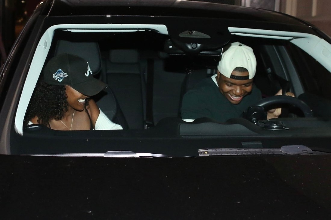 Kći Angeline i Brada snimljena s nepoznatim dečkom, na ruci nosi dijamantni prsten