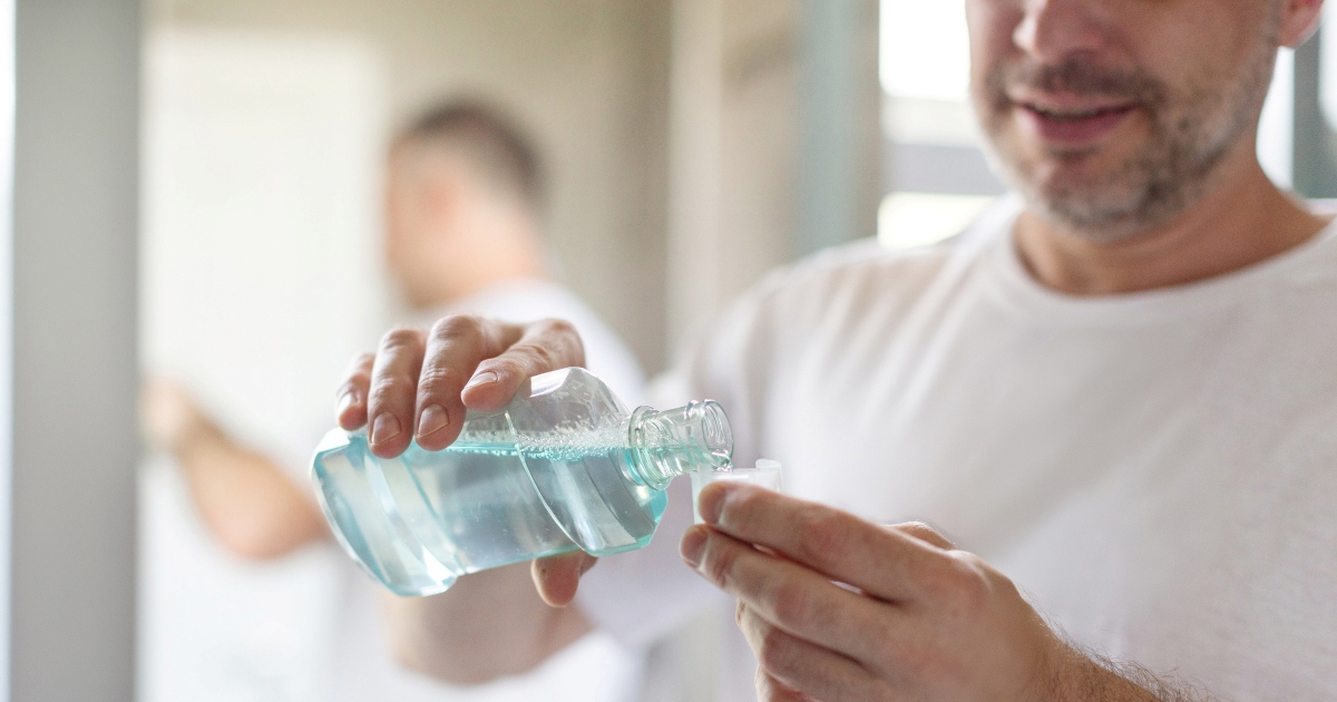 Stomatolog: Najbolja vodica za ispiranje usta je gotovo besplatna i imate je kod kuće