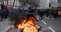 Kaos u Parizu. Policija suzavcem tjera prosvjednike koji pale i razbijaju po gradu