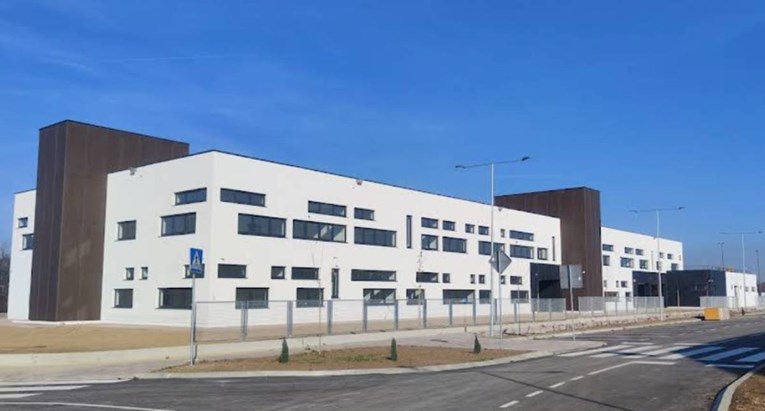 Nevladina organizacija u BiH: "Učenici padaju u nesvijest u novoj školi, vlast zataškava"