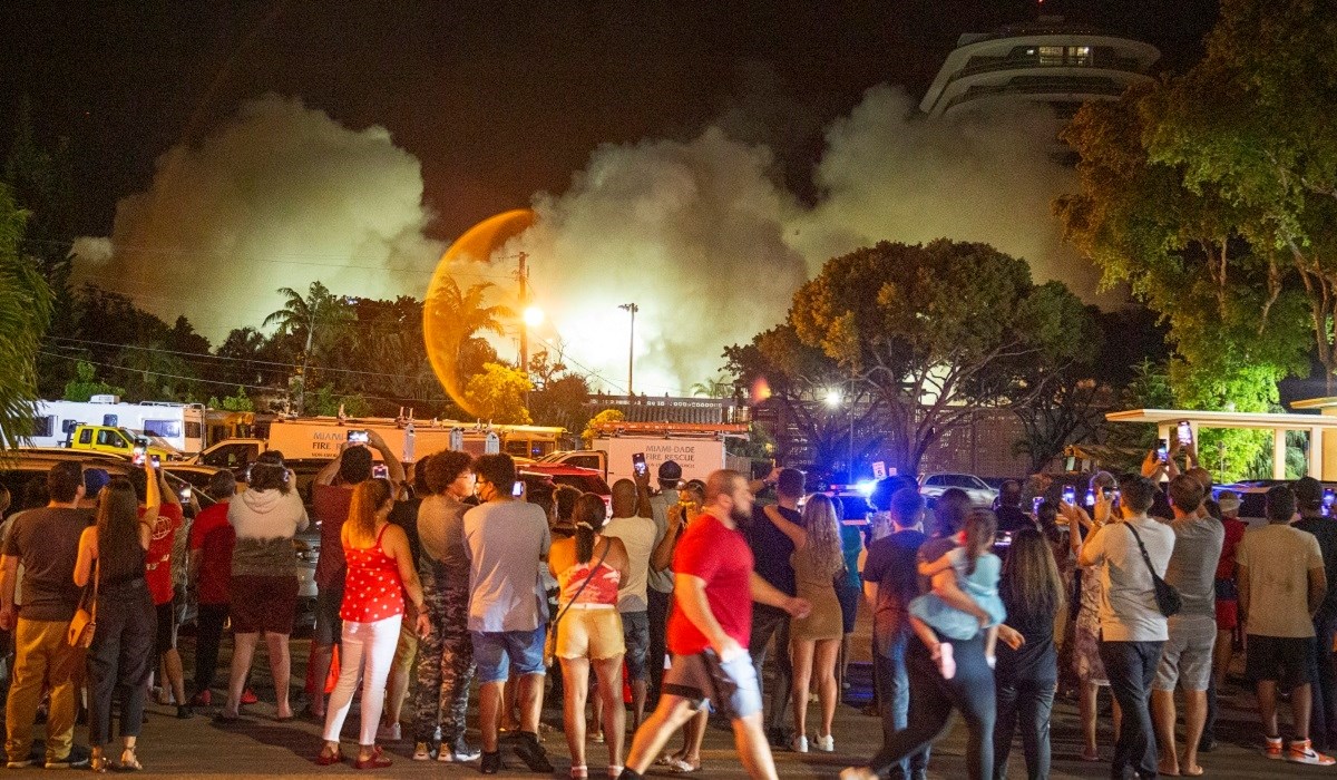 Prije dolaska tropske oluje srušen ostatak nebodera na Floridi
