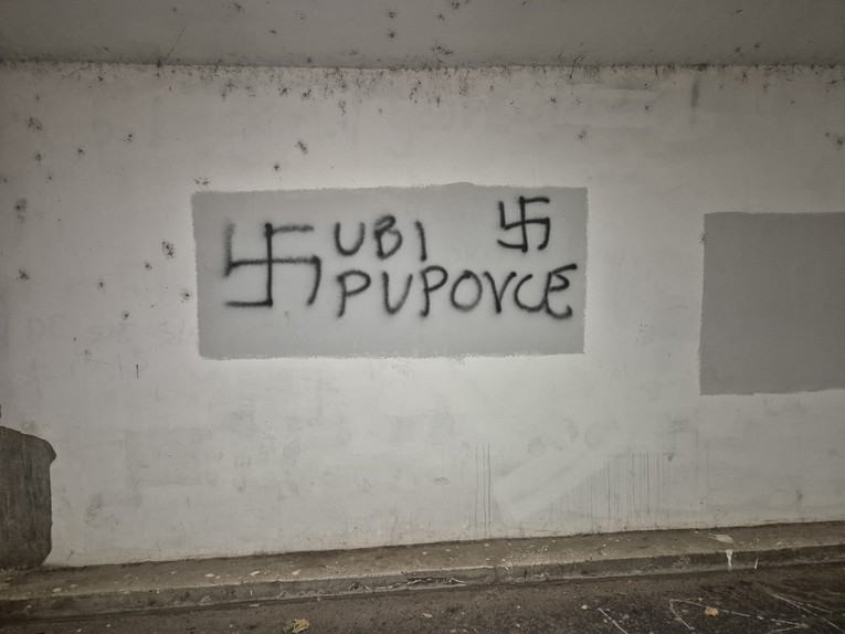 FOTO SNV: U pothodniku u Zagrebu osvanuo grafit s porukom 