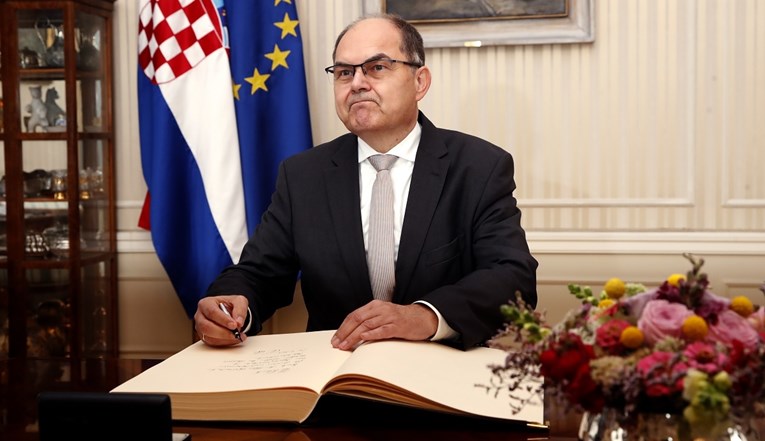 Schmidt nametnuo promjene izbornog zakona u korist Hrvata. Reagirala EU