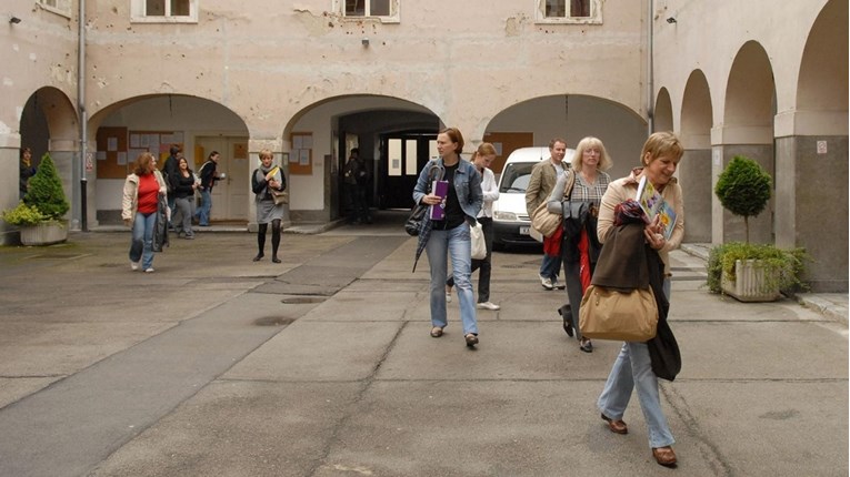 Milijunska šteta na zgradi Veleučilišta u Karlovcu zbog radova u staroj jezgri
